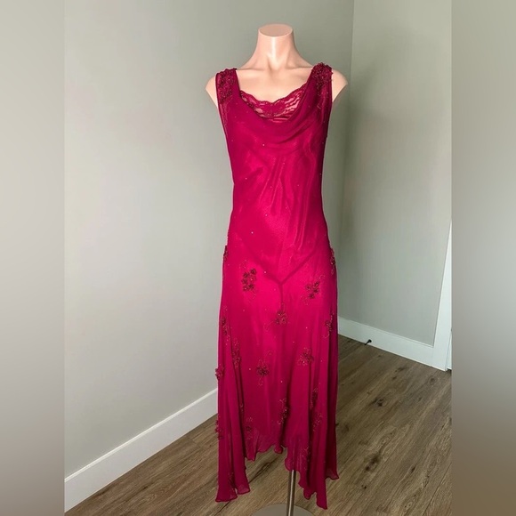 Elegant Red Evening Gown - Picture 1 of 4